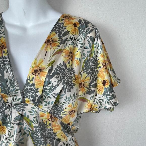 ASTR the Label M Floral Satin Crop Top – Empire Waist Open Back Fairycore - Picture 2 of 7